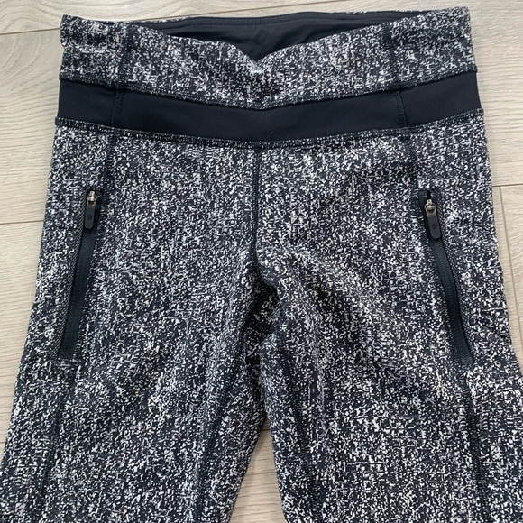 Lululemon Inspire Tight II Leggings
Power Luxtreme Suited Jacquard Black White - Picture 8 of 14